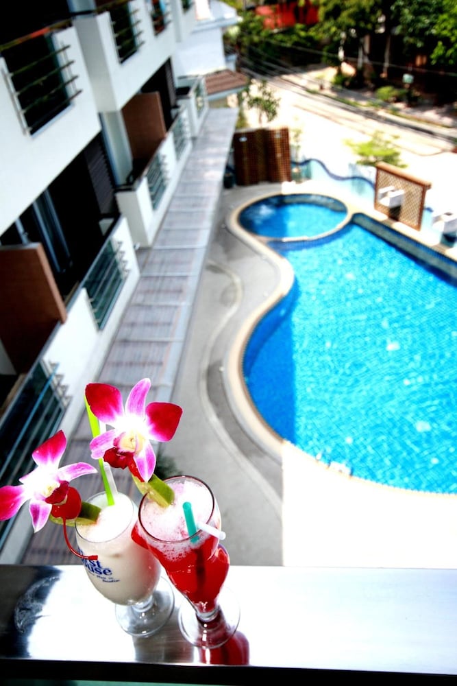 First Residence Hotel 10/48