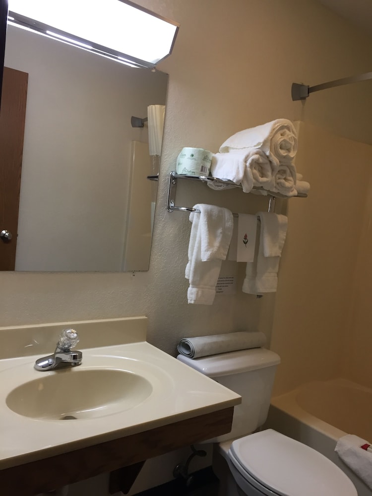 Super 8 by Wyndham Cuba 28/29