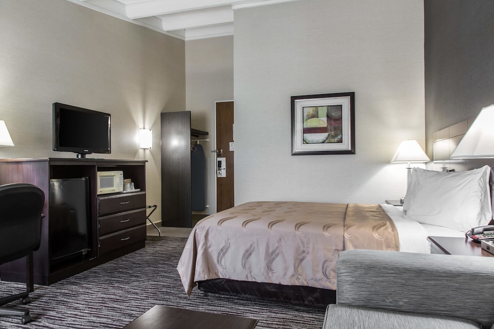 Quality Inn and Suites Danbury Near University 24/44