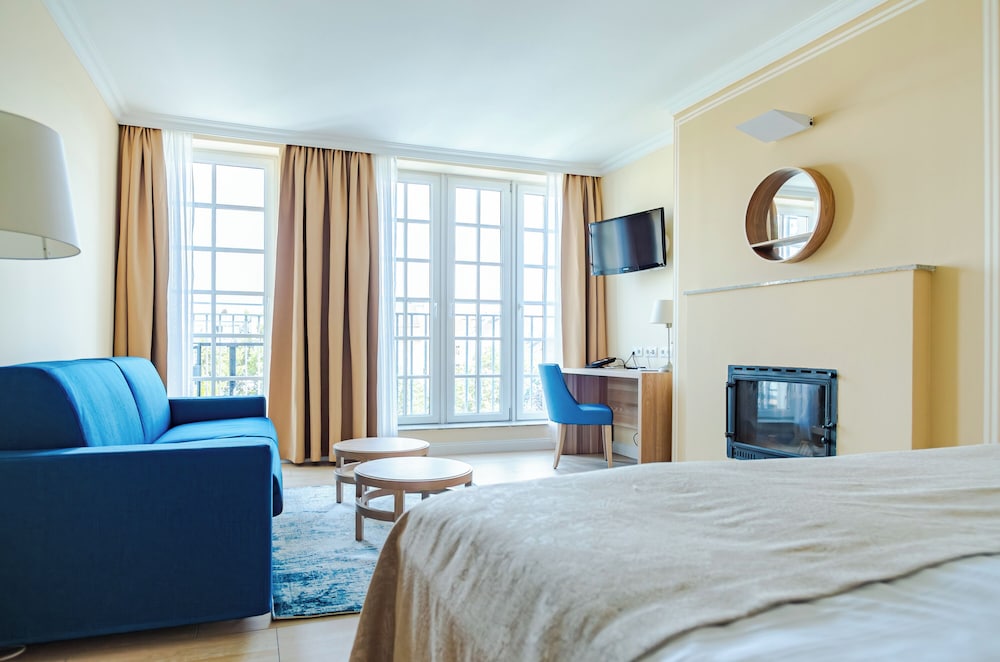 Family, King Bed, Garden View, Sofa
