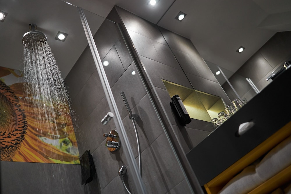 Buddy Hotel 2/50