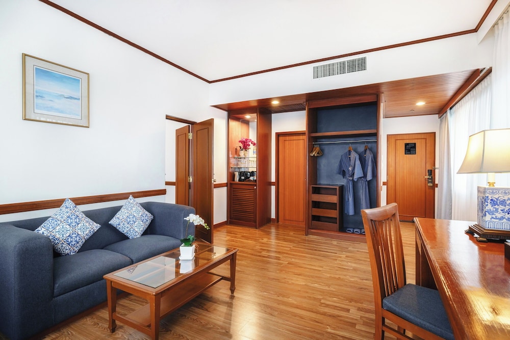 Royal Phuket City Hotel 57/90