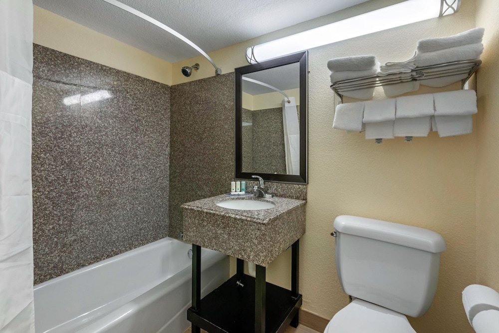 Quality Inn Daytona Beach Oceanfront 17/30