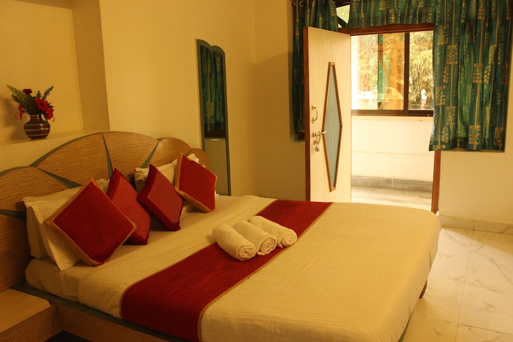 Hotel Shanti Mount Abu 12/28