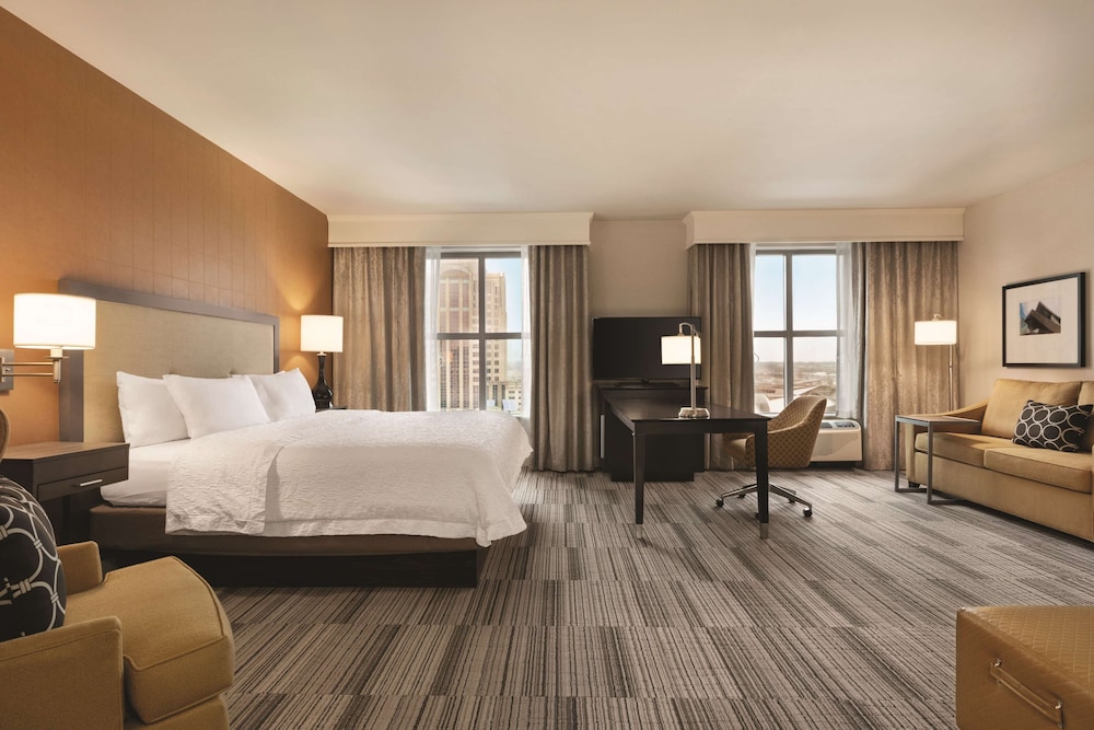 Hampton Inn And Suites Roanoke-Downtown 23/75