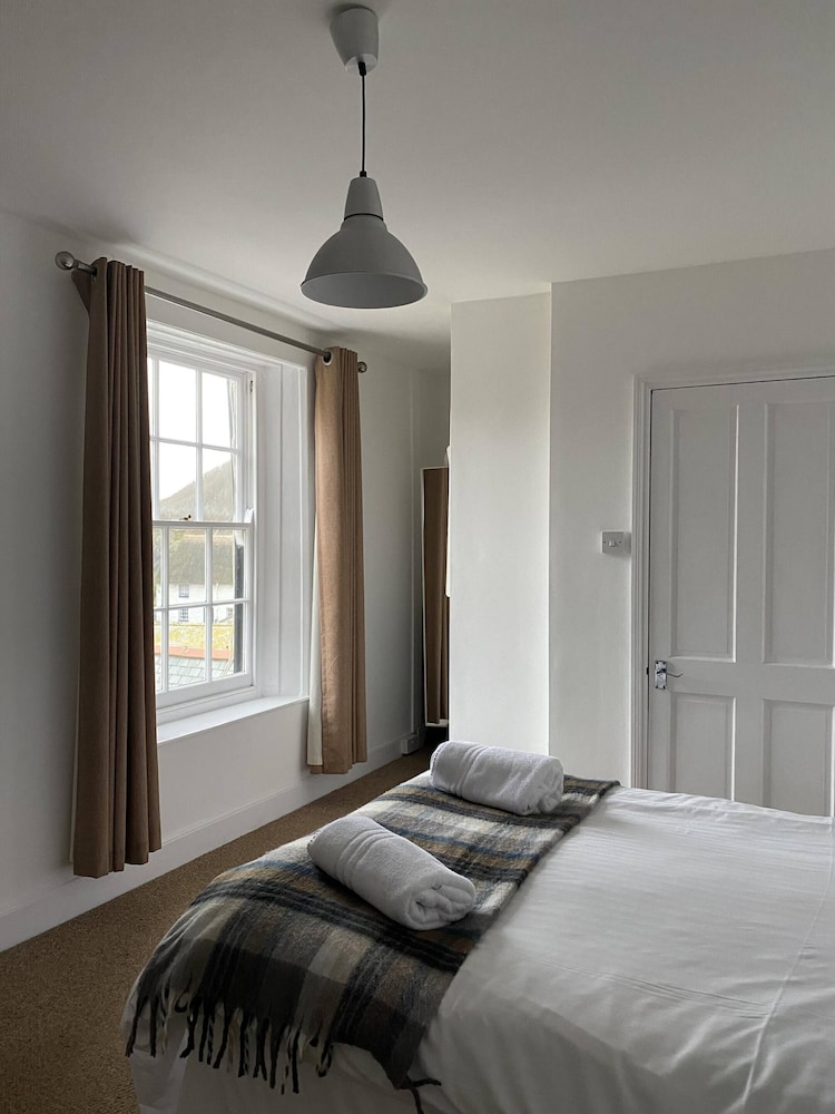 Cadgwith Cove Inn 12/50
