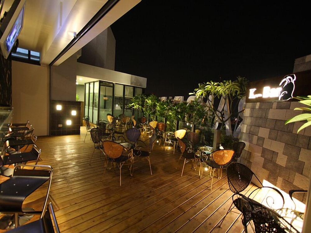Grand Earl Hotel 38/48