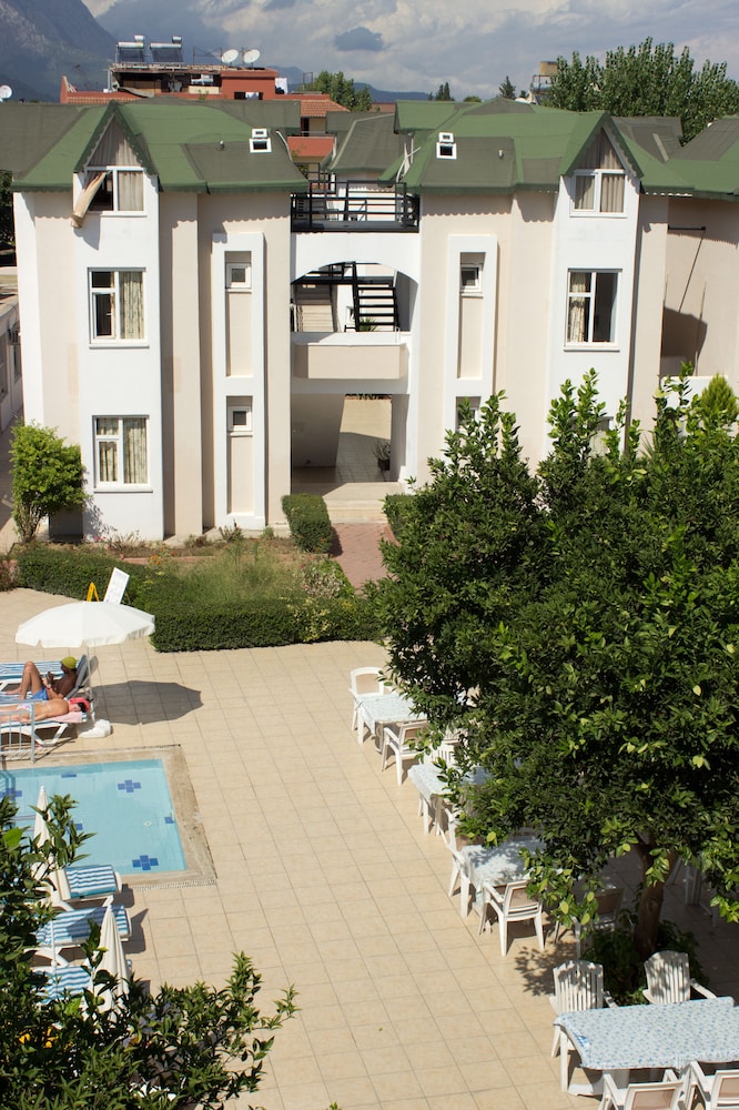 Ares Hotels 26/33