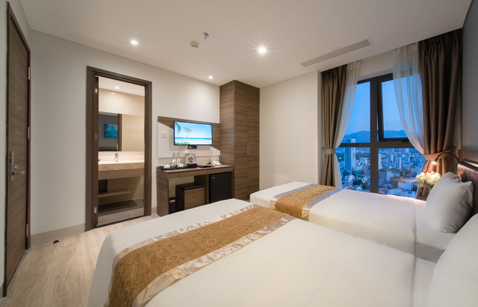 DELUXE, DOUBLE BED
