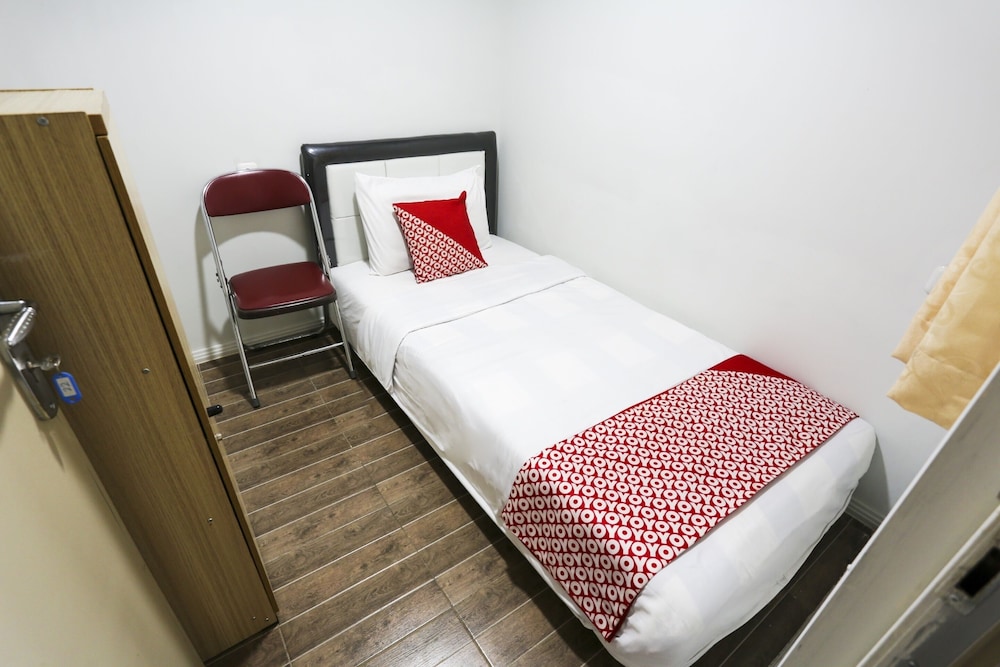 OYO 3300 Nadjara Residence Syariah 14/23