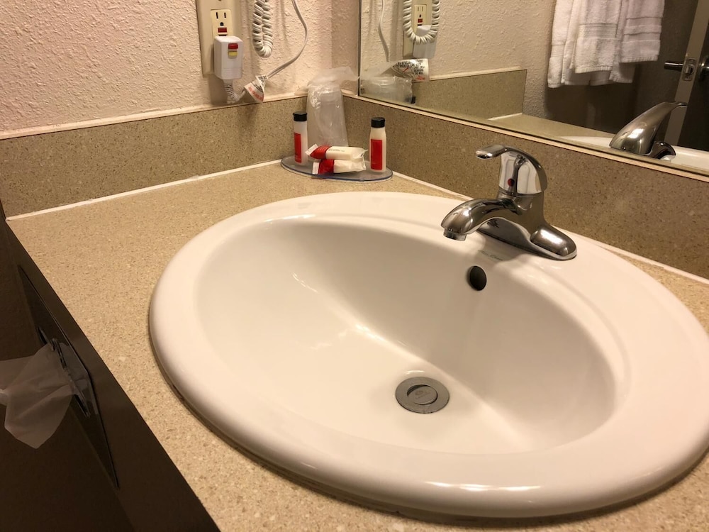 Howard Johnson By Wyndham Salem 31/33