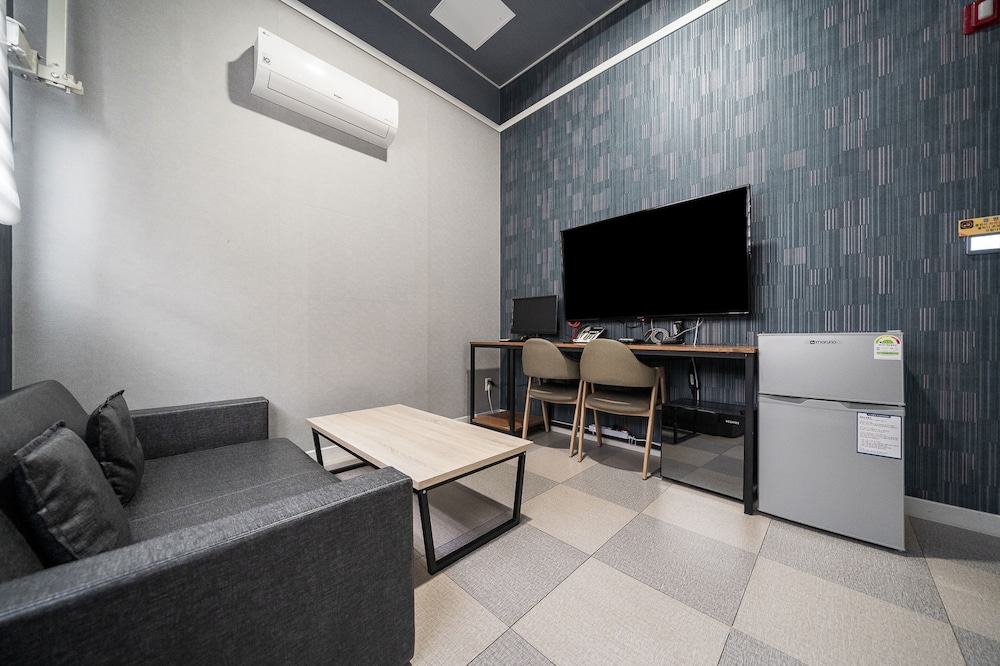 Malu Hotel 46/72