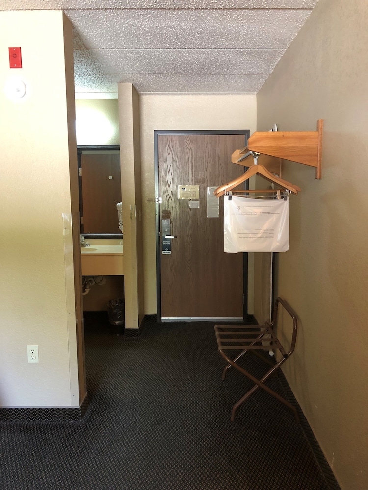 Boarders Inn & Suites by Cobblestone Hotels - Fayette 19/50