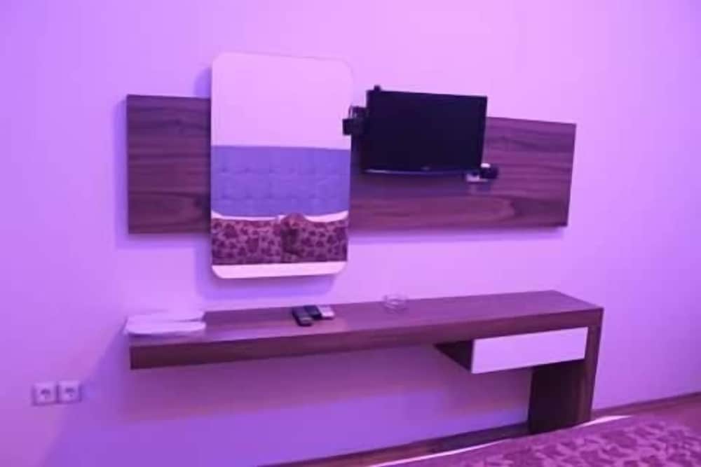 Antikhan Hotel 43/49