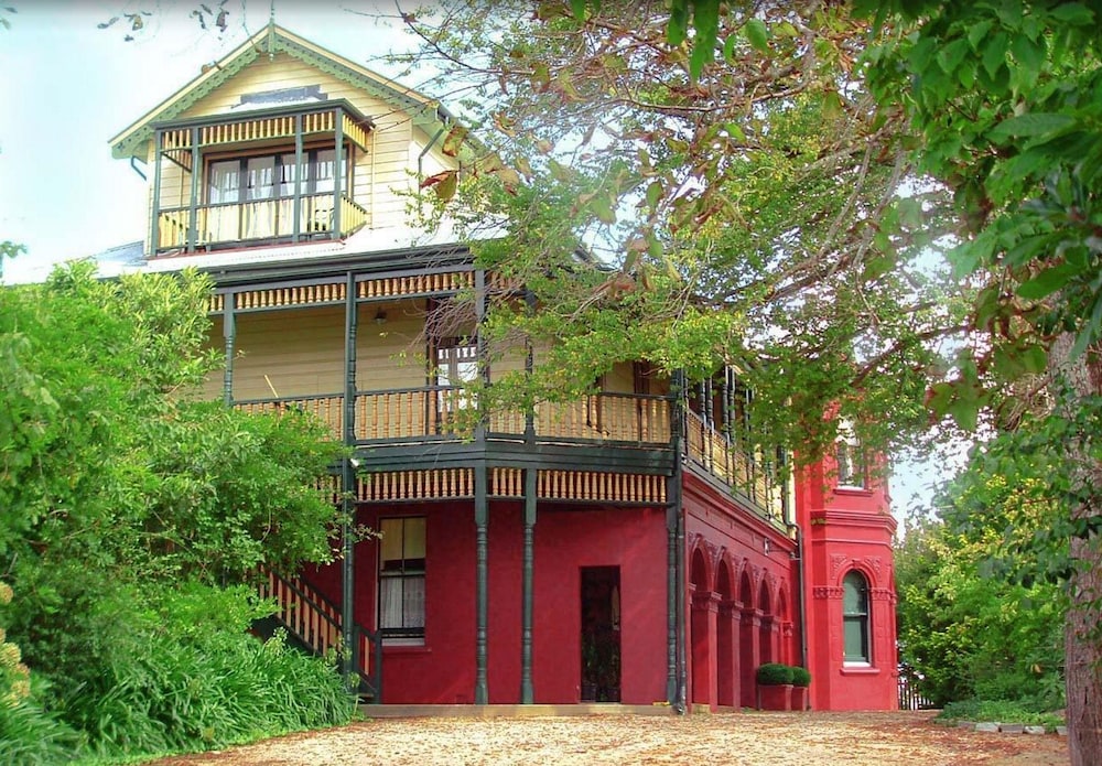 LEURA HOUSE 7/65