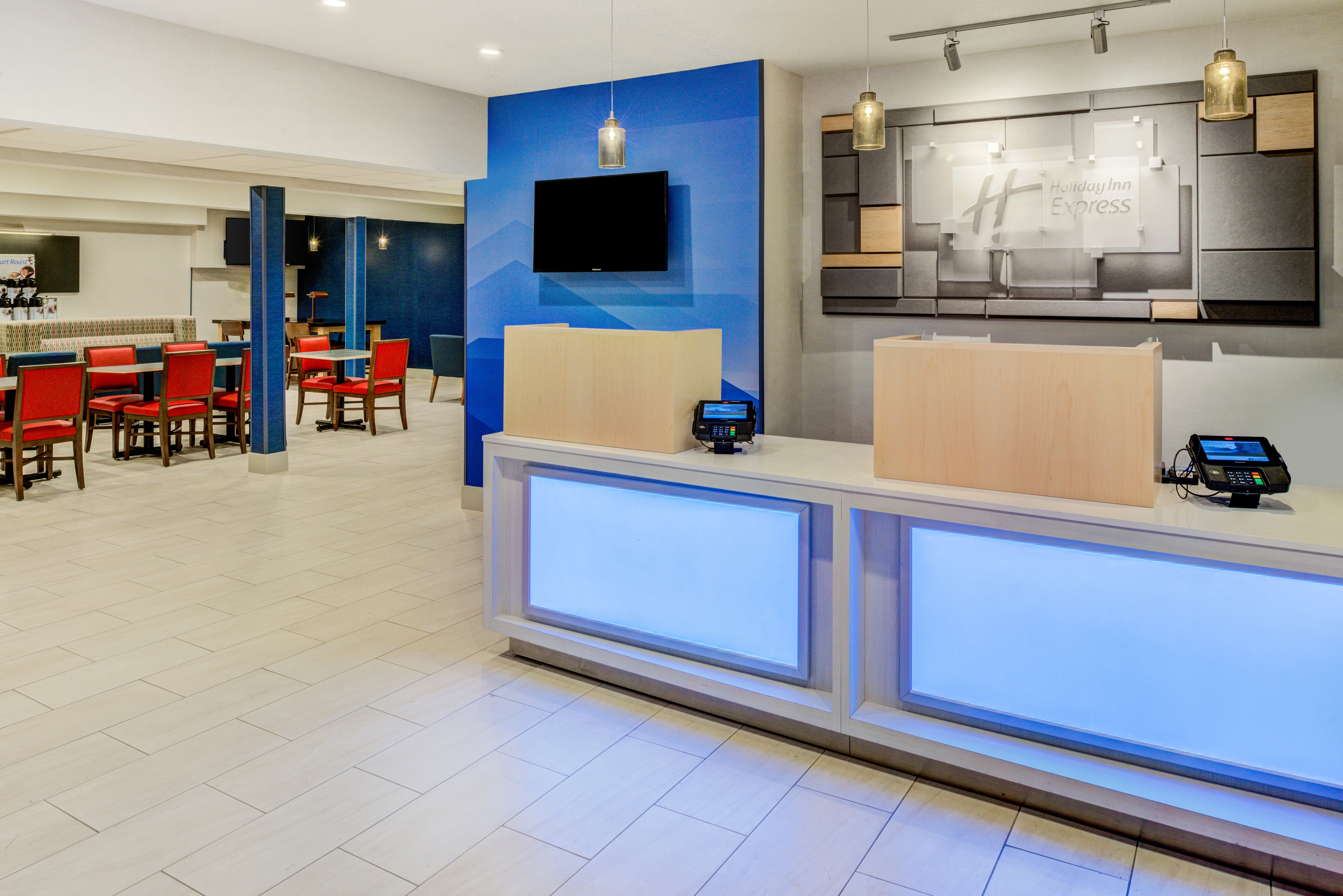 HOLIDAY INN EXPRESS NEWBERG - WINE COUNTRY 10/60