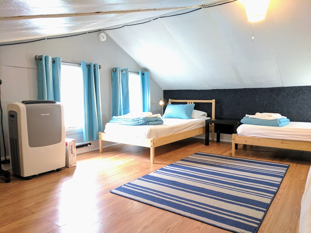 Family, 5 Beds, Shared Bathroom
