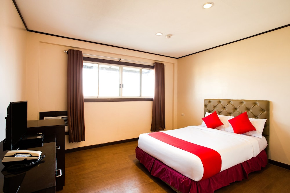 Humberto's Hotel 33/53