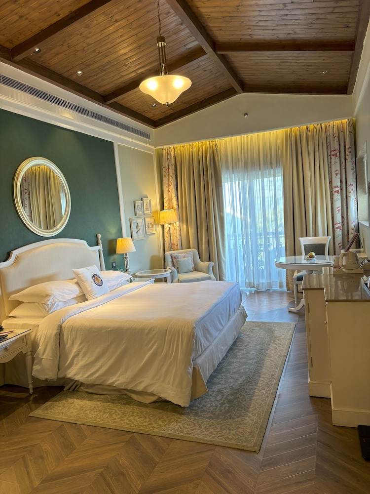 Premium, Deluxe, King Bed, Valley View