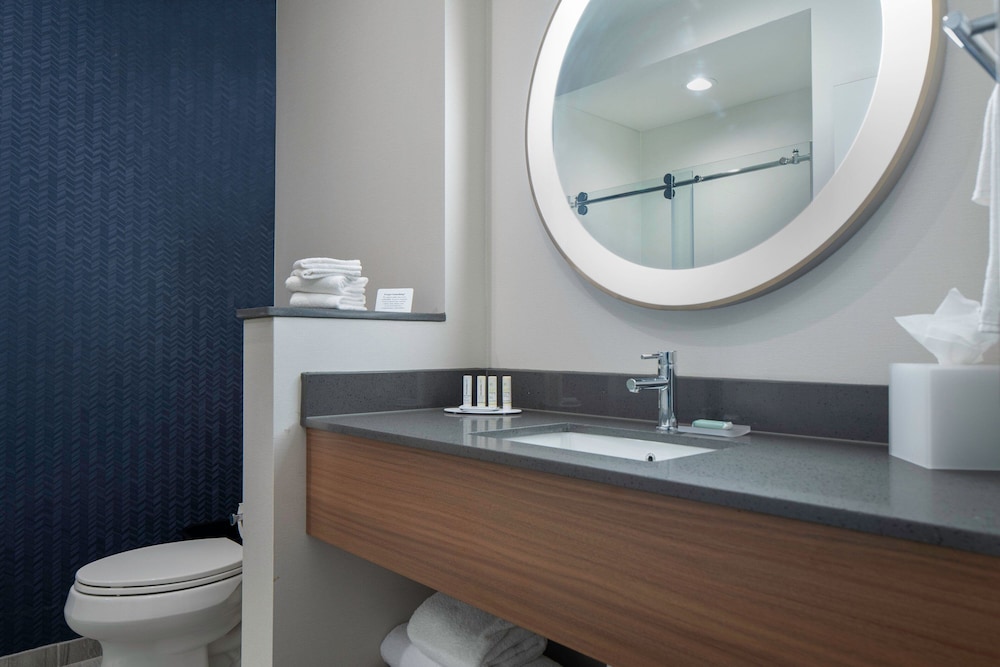 غرفة بسريرين كوين، Fairfield Inn & Suites by Marriott Dallas McKinney 2/3