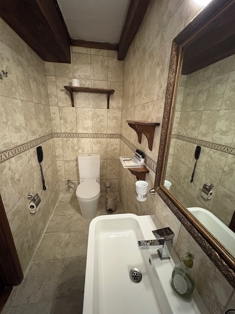 Kyrenia Palace Boutique Hotel 48/50