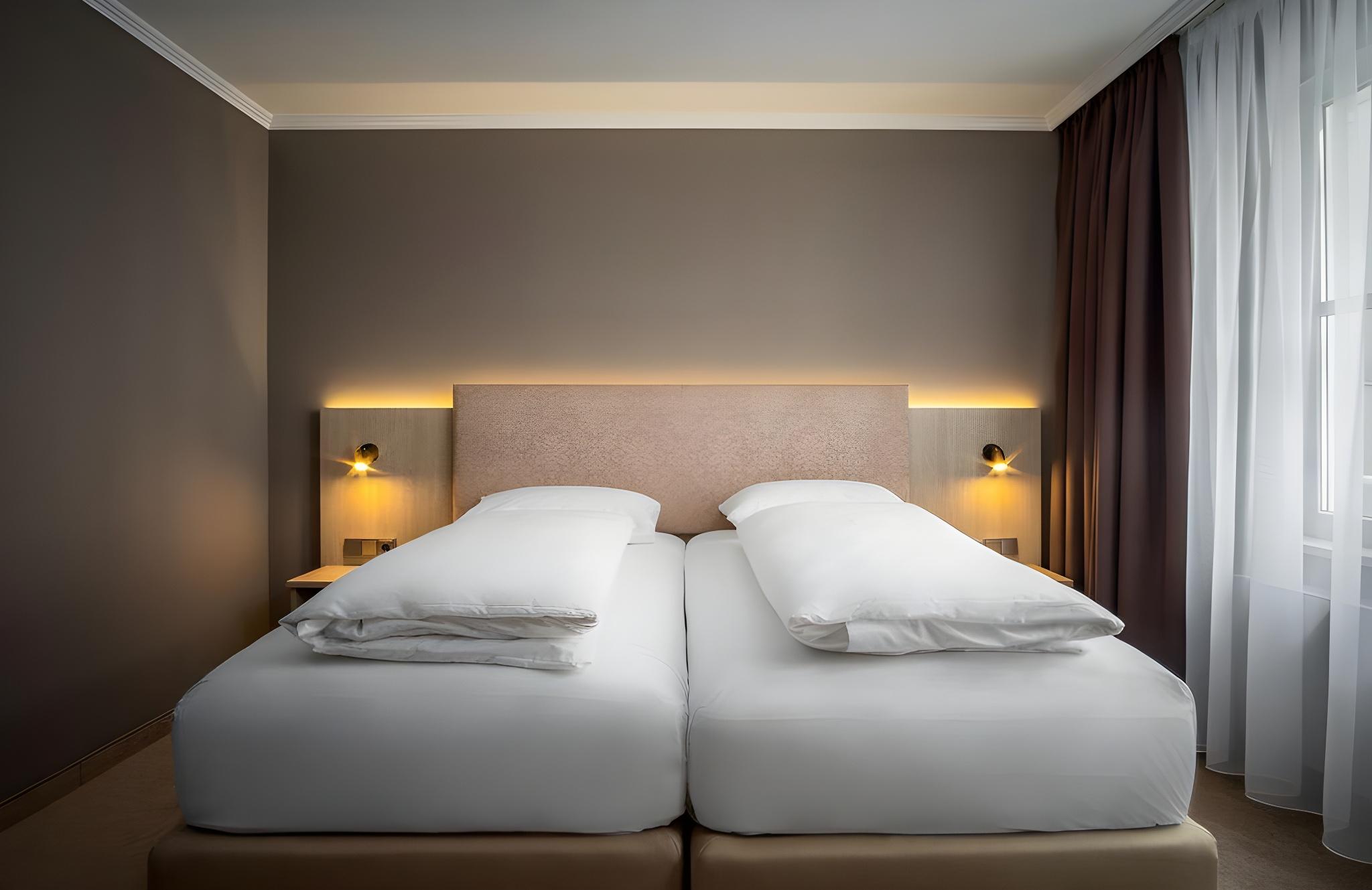 Standard, Double Bed, City View