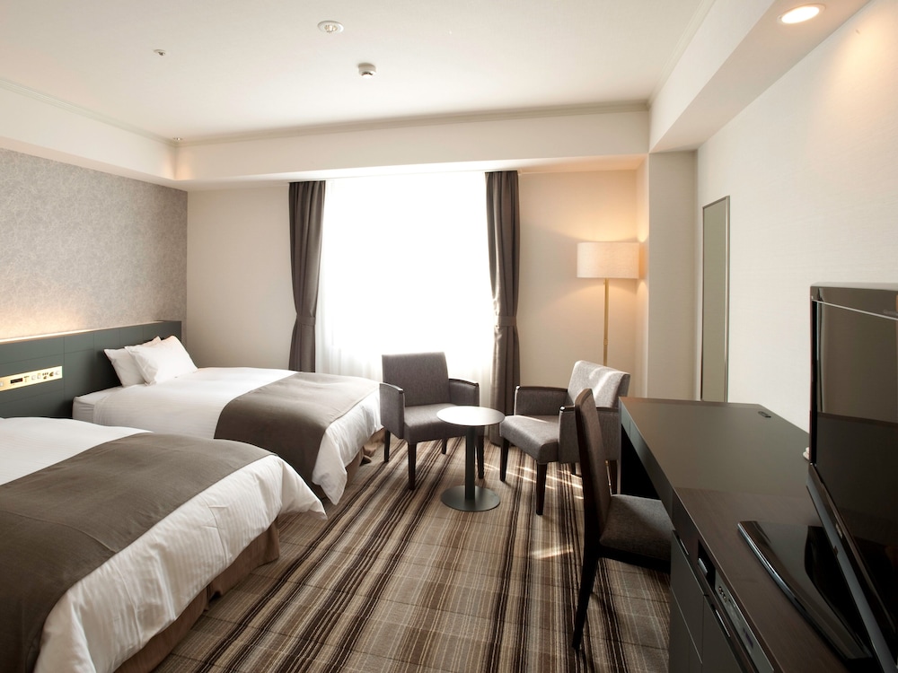 GRAND, TWIN BEDS