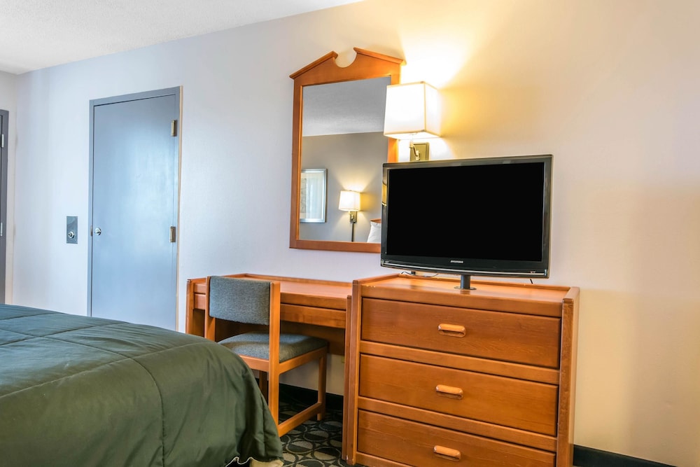 Studio6 Suites Louisville, KY - Airport Expo Center 11/27