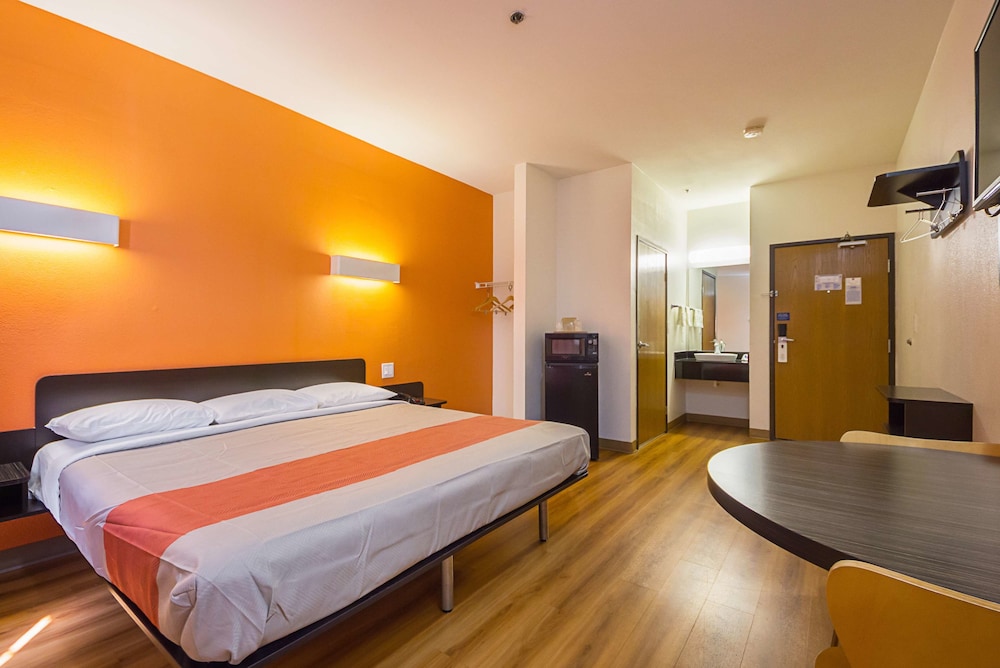 Motel6 Irving, TX - Irving DFW Airport South 12/25