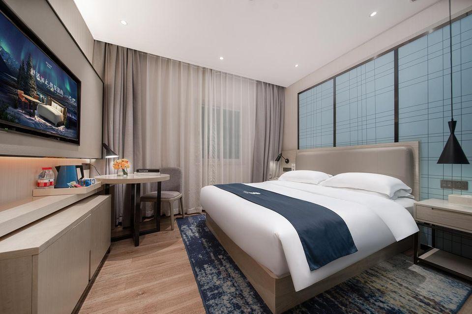 SUPERIOR, QUEEN BED
