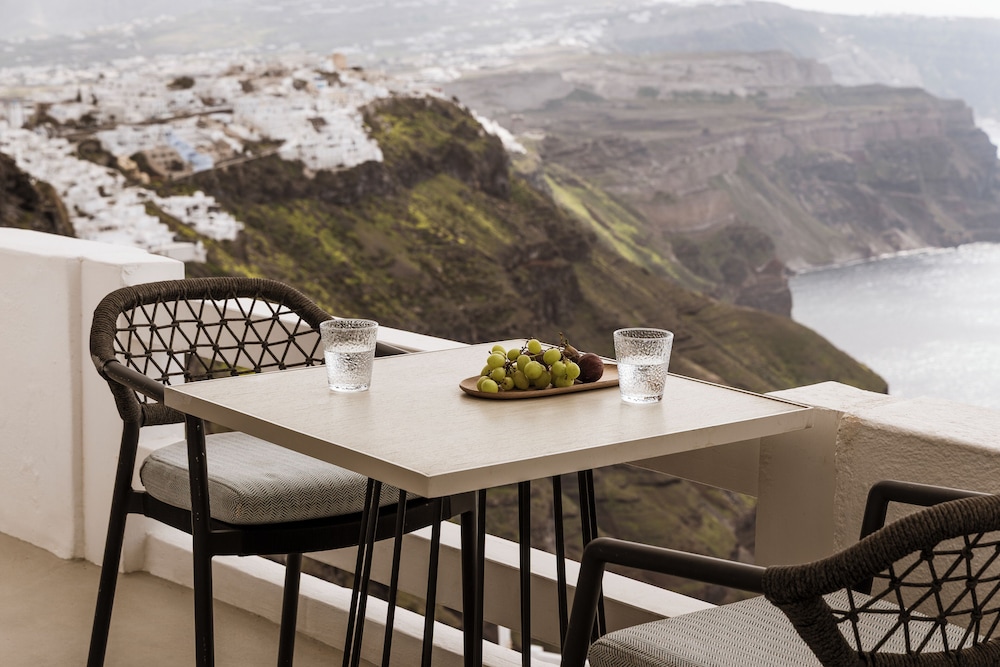 Aqua Luxury Suites 62/75