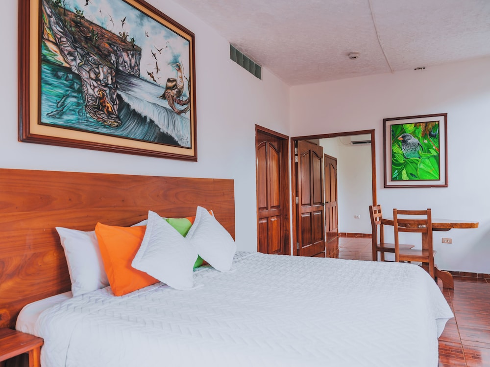 Twin Lodge Galapagos Hotel 22/68