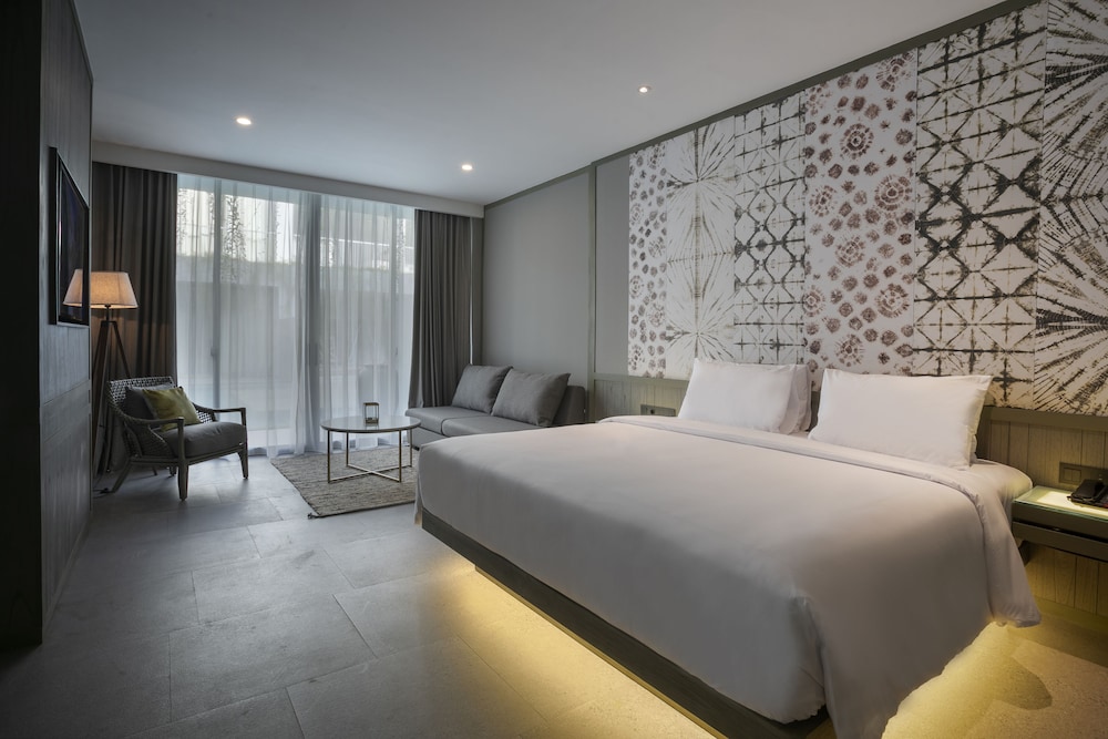 LAGOON, SUITE