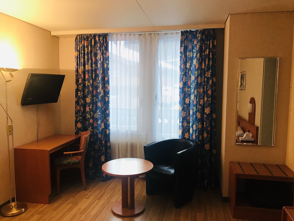 Park Hotel Bellevue Lenk 35/48