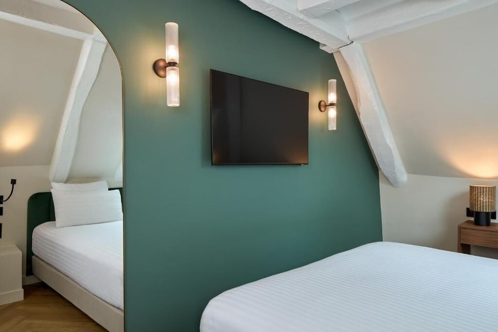 Hotel Elysee Secret Paris 11/60