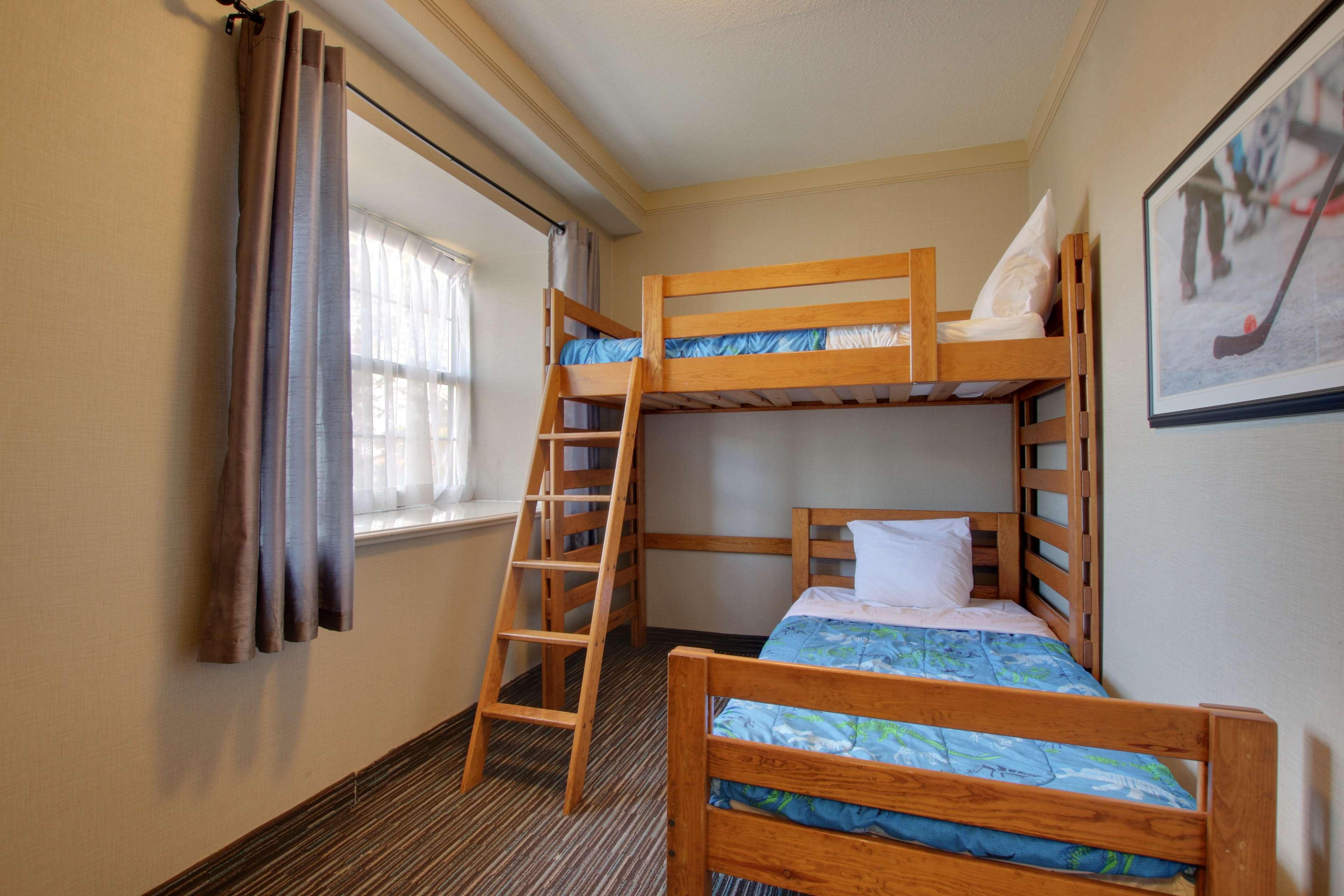 2 Bedrooms, Suite