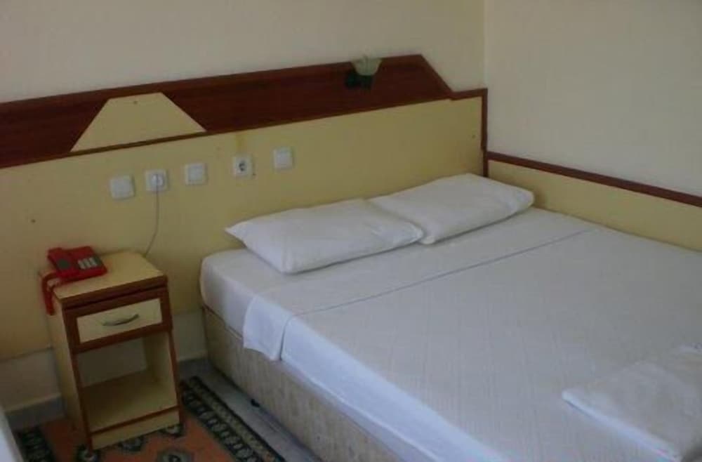 ROOM, TRIPLE