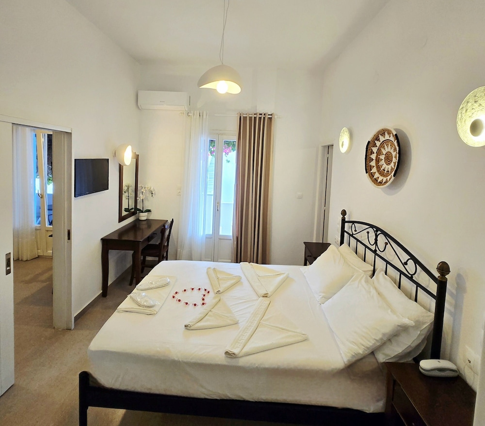 2 BEDROOMS, APARTMENT, DOUBLE AND TWIN BEDS