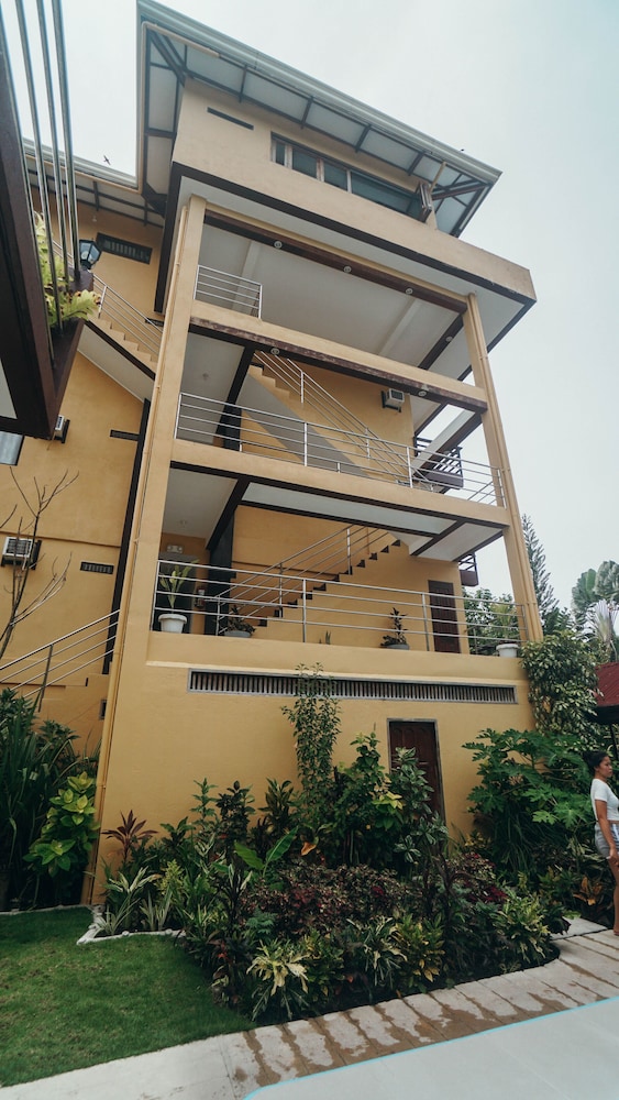 Point 303 Surf Resort 1/50