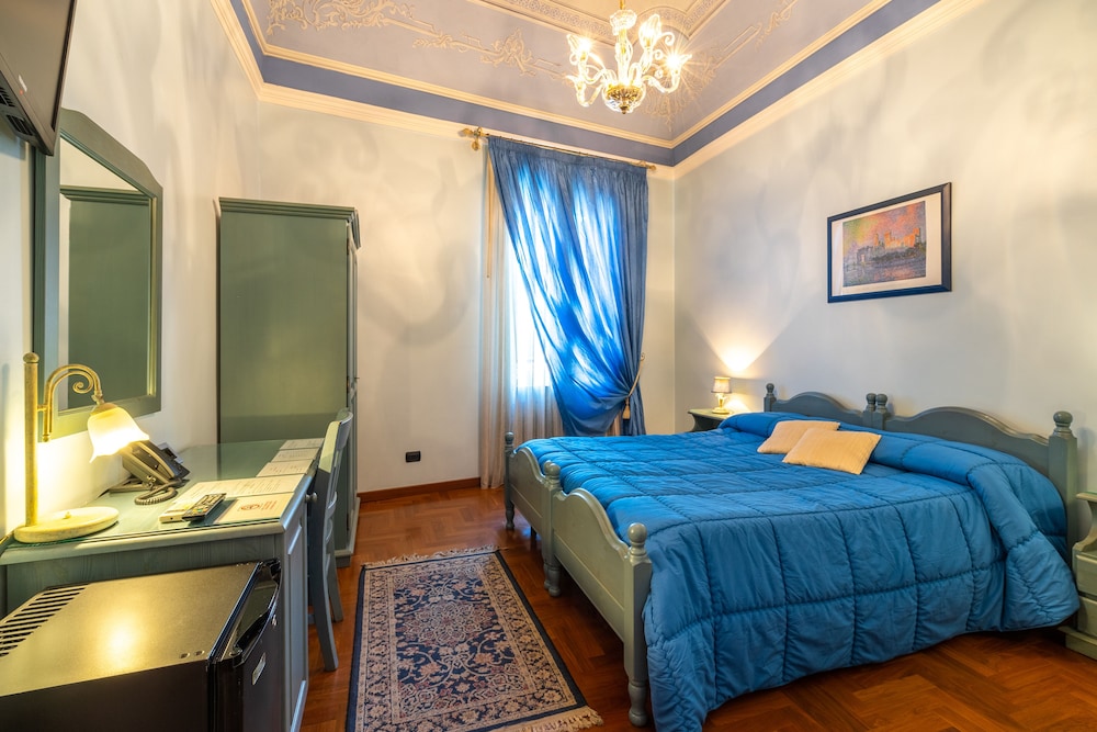 SUPERIOR, DOUBLE OR TWIN BED