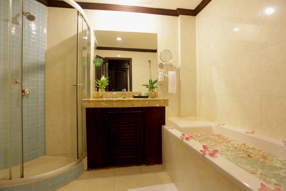 LUCKY ANGKOR HOTEL & SPA 50/50
