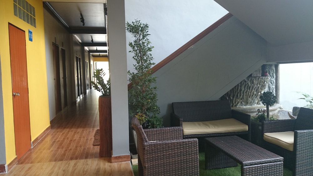 First & Frang Hotel 44/70