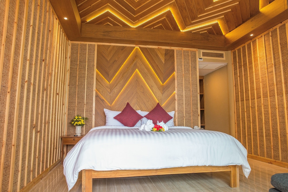 Adarin Beach Resort (ex New Lapaz Villa) 33/65