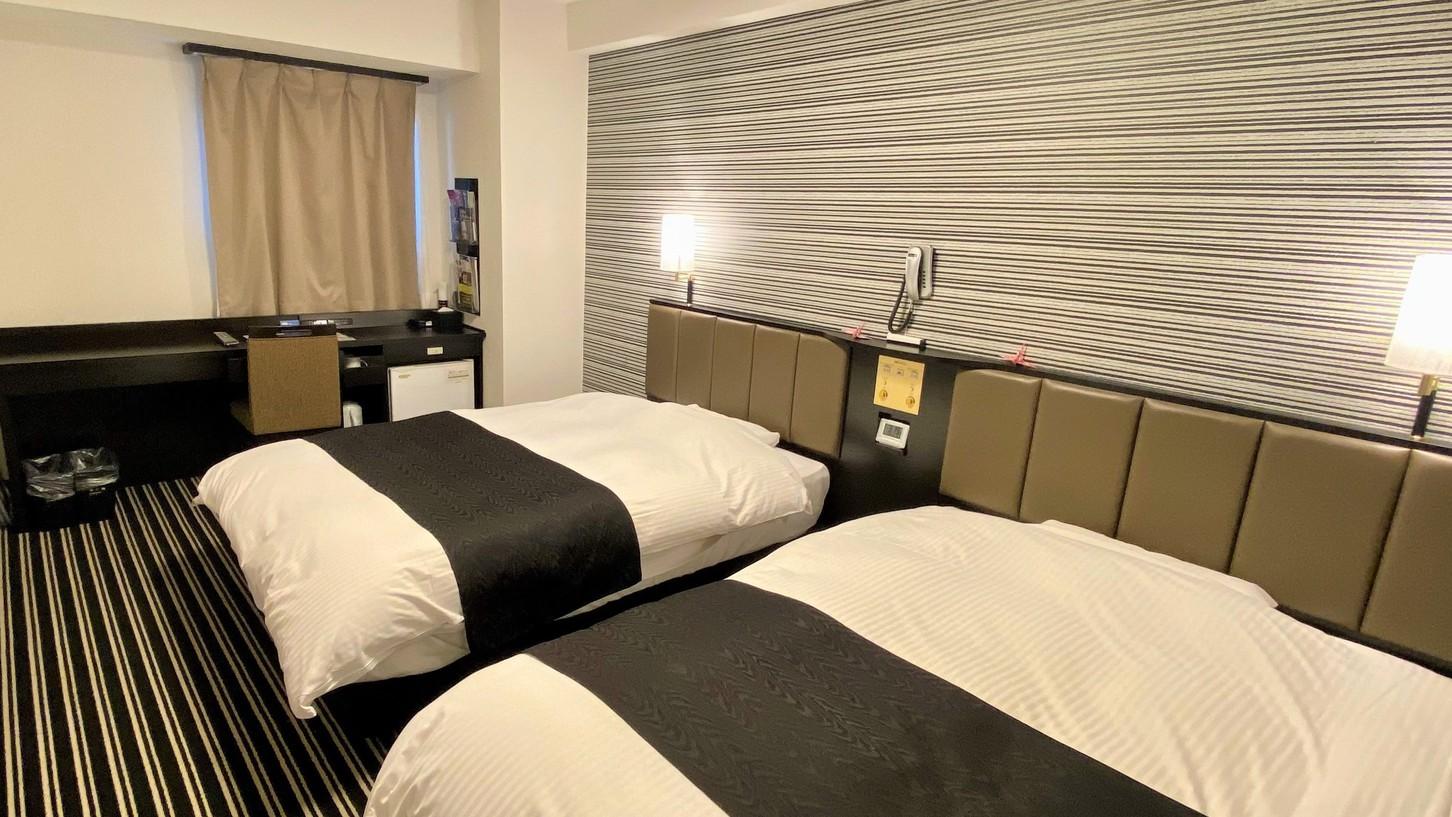 ROOM, TWIN BEDS