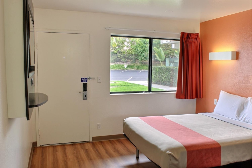 Motel6 Pismo Beach, CA 18/61