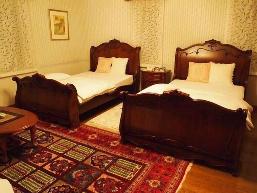 Petit Hotel Corinthian 10/31