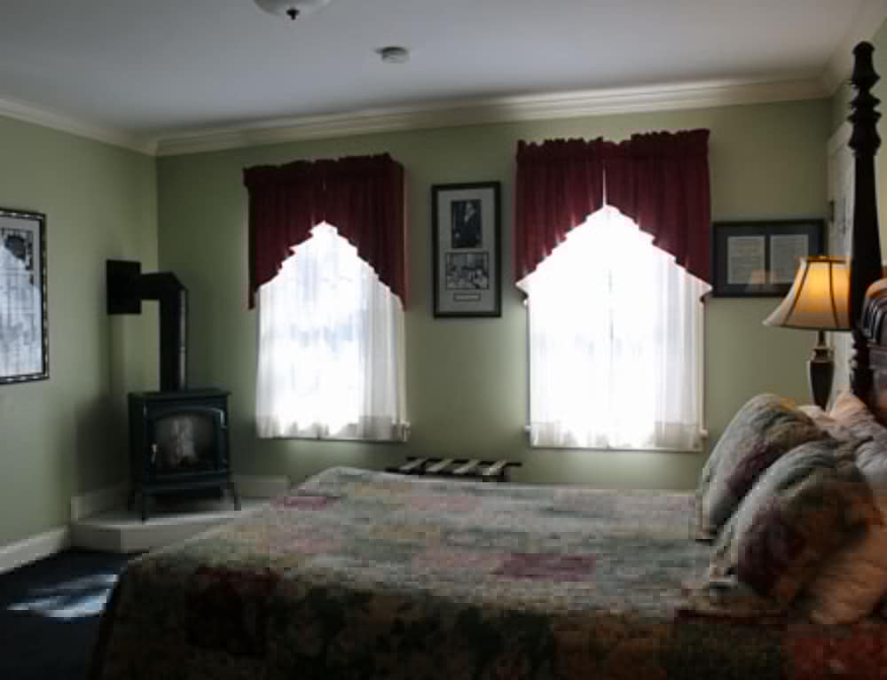 Kearsarge Inn 22/48