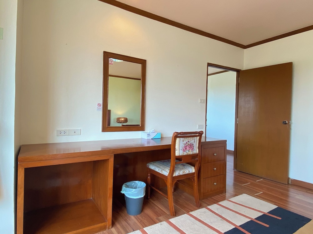 Thipurai Beach Hotel 50/50