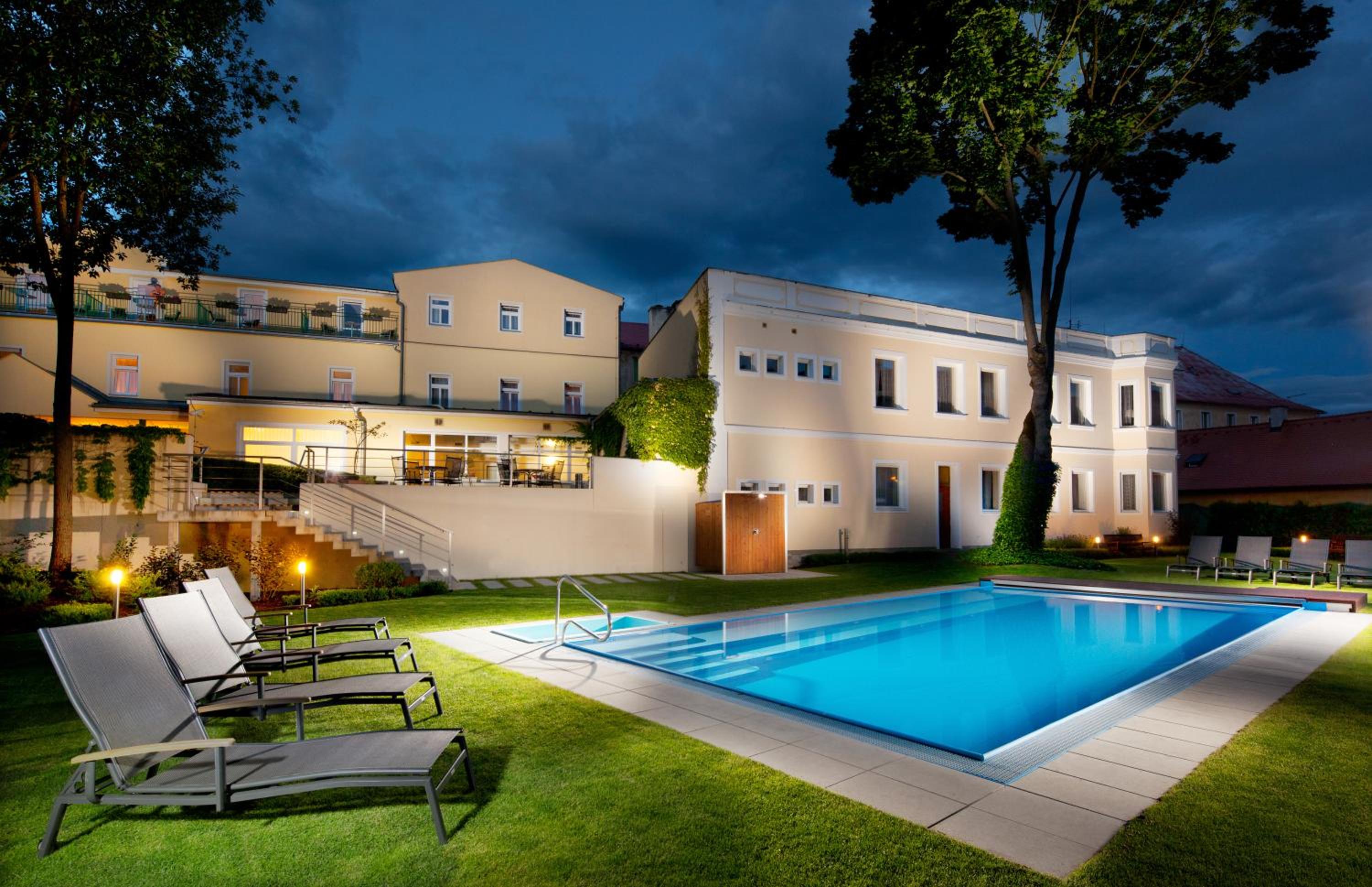 Hotel Reza 65/72