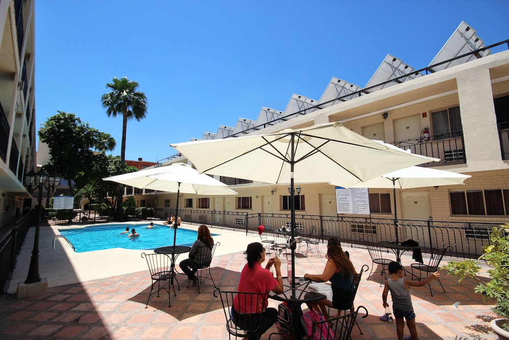 Hotel El Camino Inn and Suites 5/50